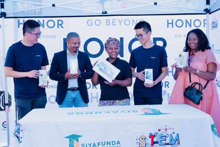 HONOR Technologies Africa Gifts Devices to Siyafunda Community Technology Centre